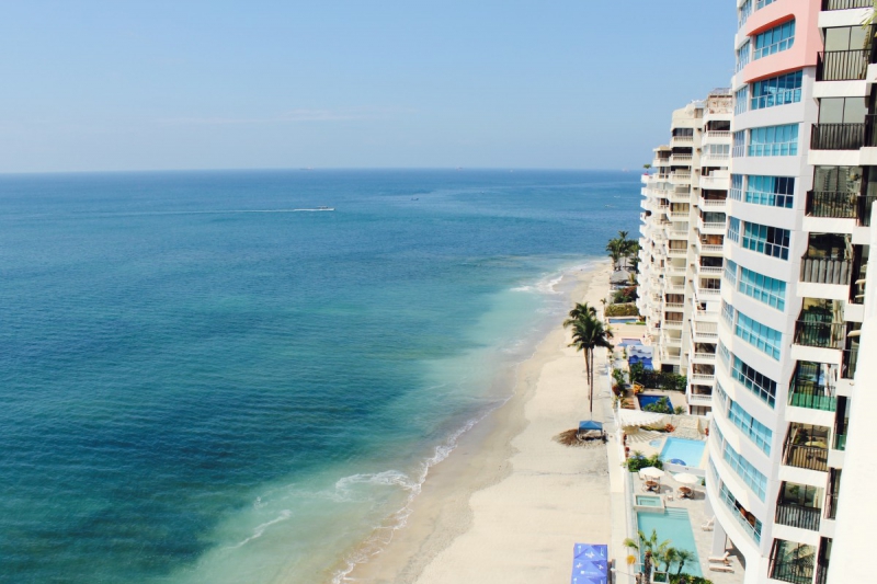 chambre-hote-VIDAUBAN-min_beach_ocean_shore_hotel_palm_tree-33726